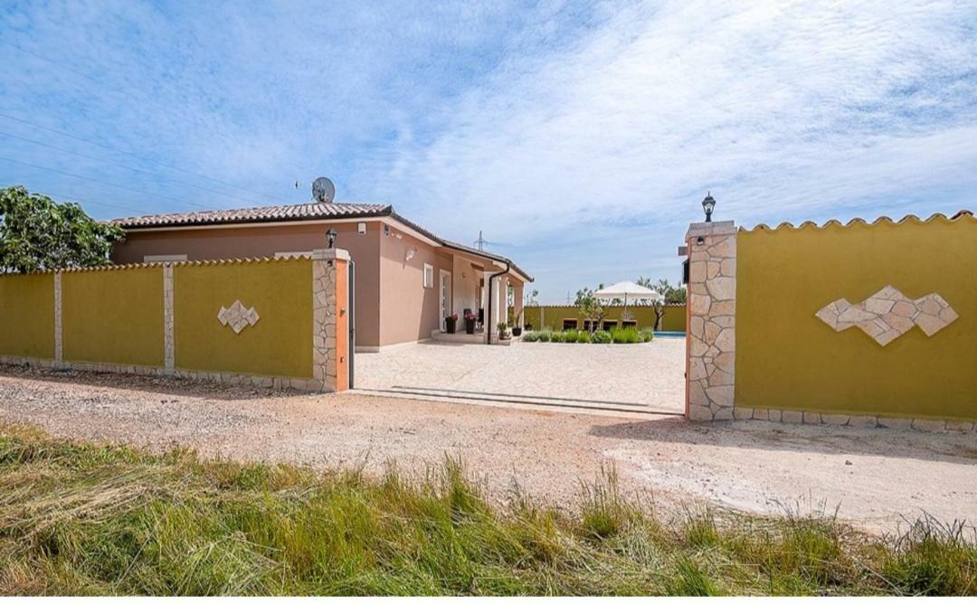 Villa Zafirah Pula Extérieur photo