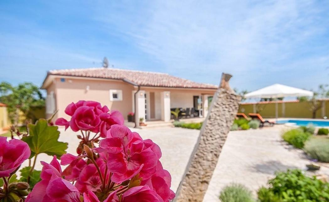 Villa Zafirah Pula Extérieur photo