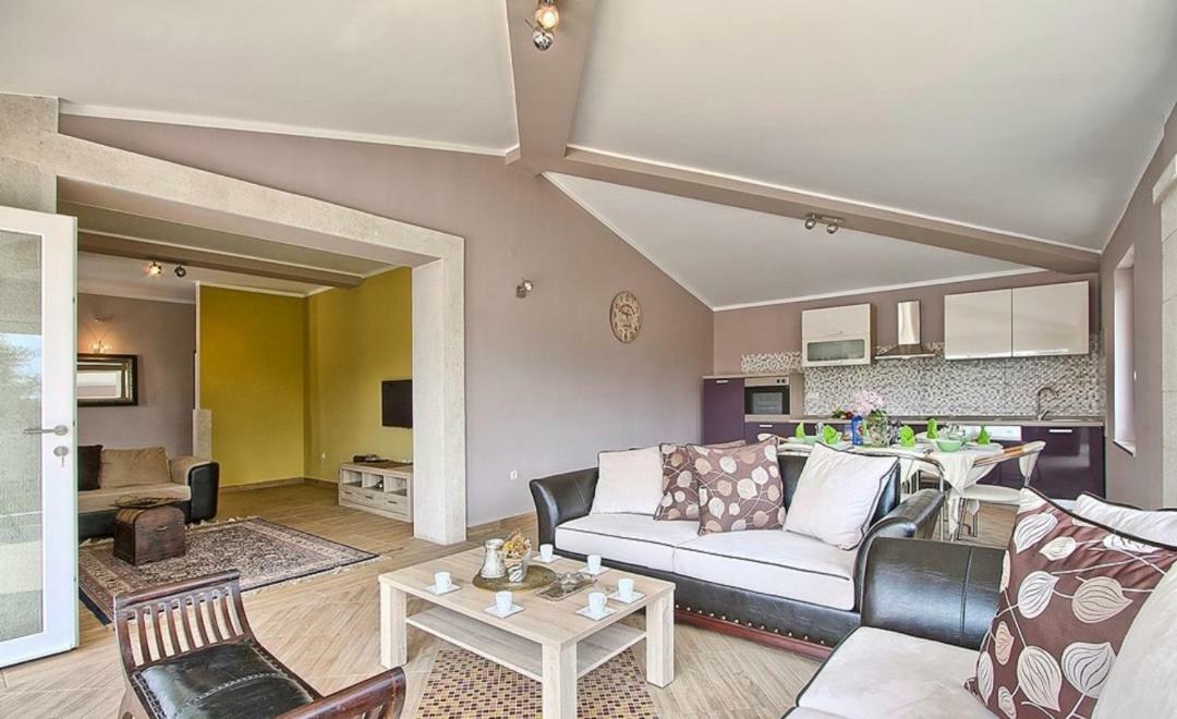 Villa Zafirah Pula Extérieur photo