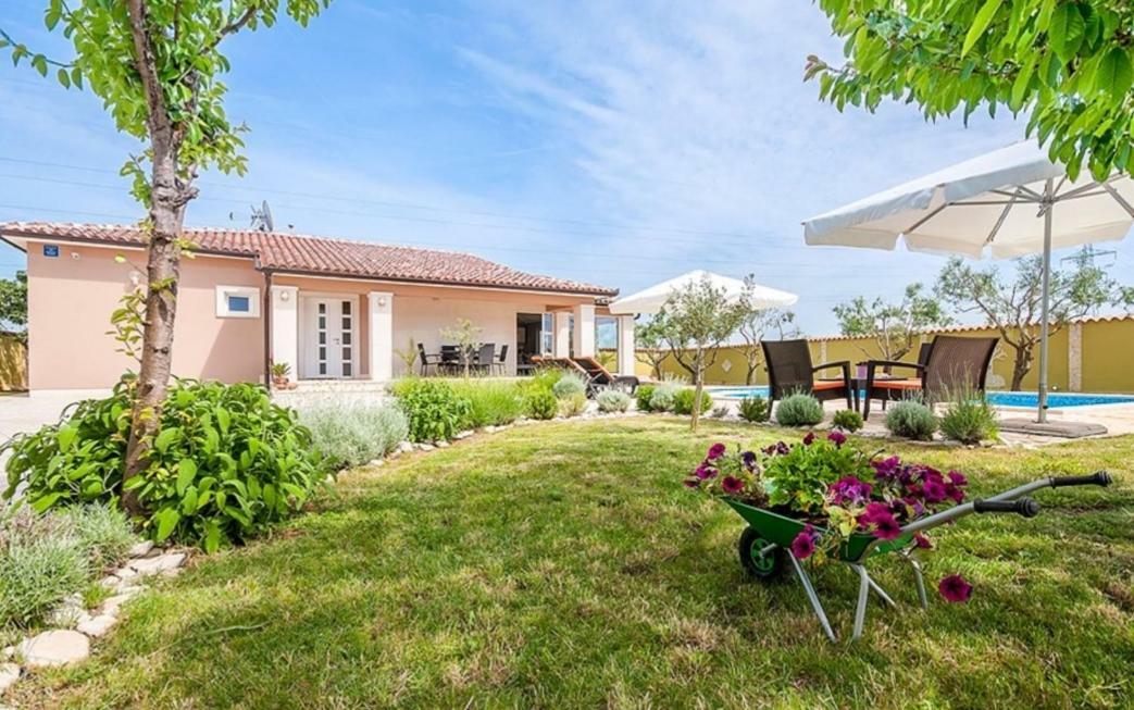 Villa Zafirah Pula Extérieur photo
